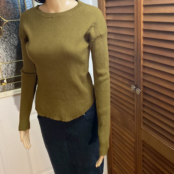 GUC - Express - Low High Ribbed Sweater - Size Small - Picture 5 of 11